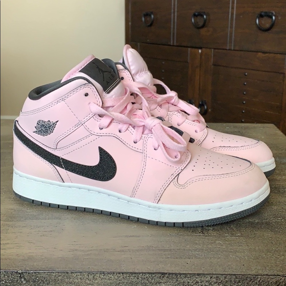 Jordan retro 1s